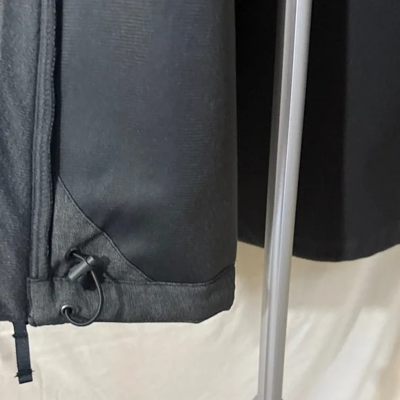 The North Face Men's Charcoal Vest - Picture 4 of 7